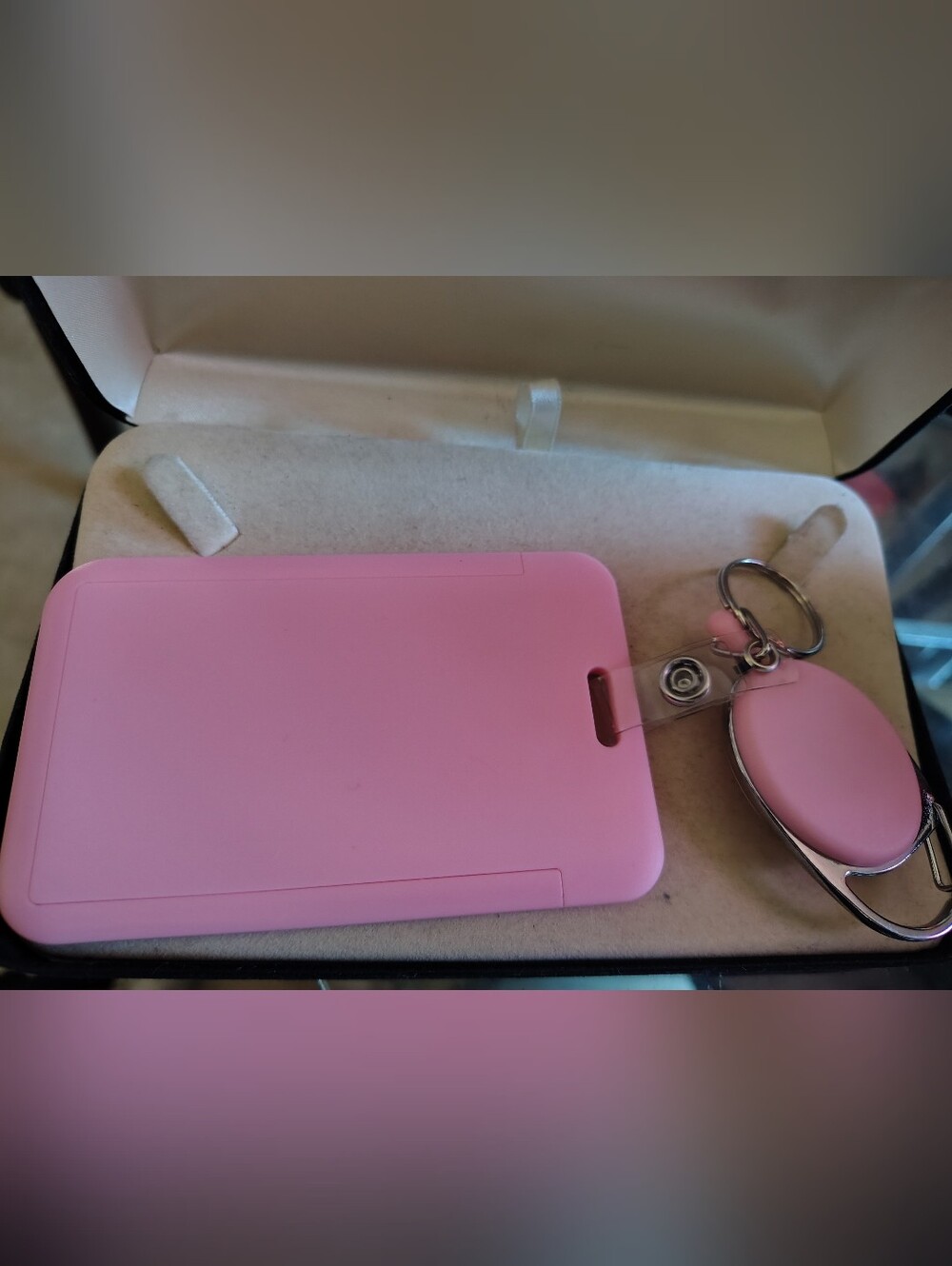 New Pink Hard Shell Multi-Card ID Badge Holder & Heavy Duty Retractable Keychain